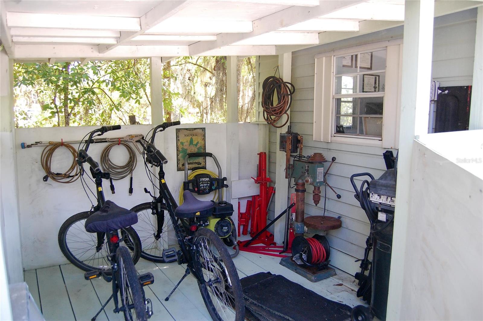 LAKESIDE ESTATES - Residential