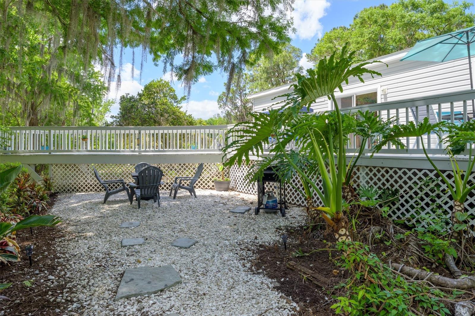 LAKESIDE ESTATES - Residential