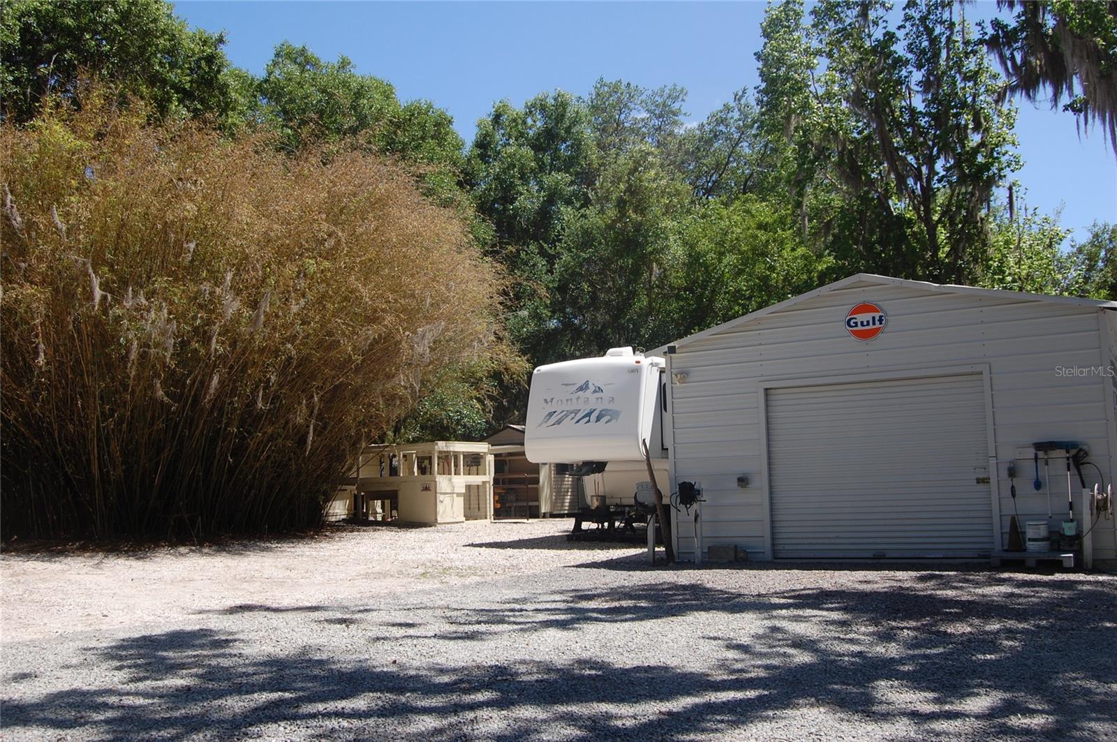 LAKESIDE ESTATES - Residential