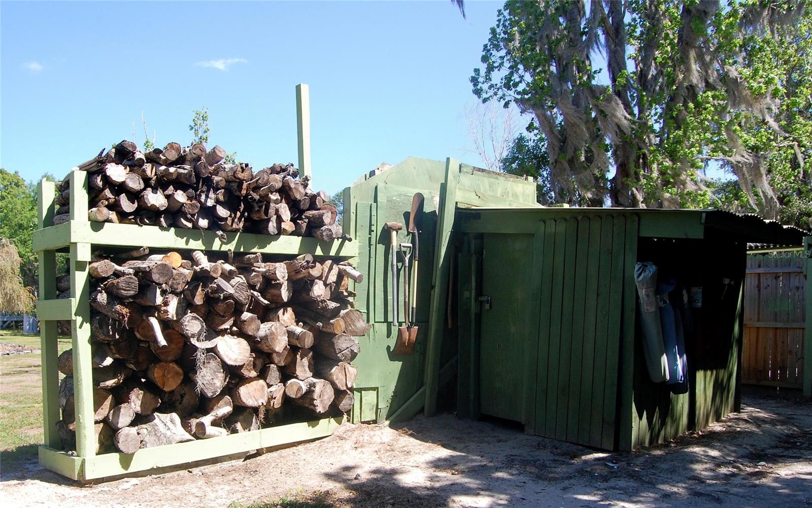 LAKESIDE ESTATES - Residential