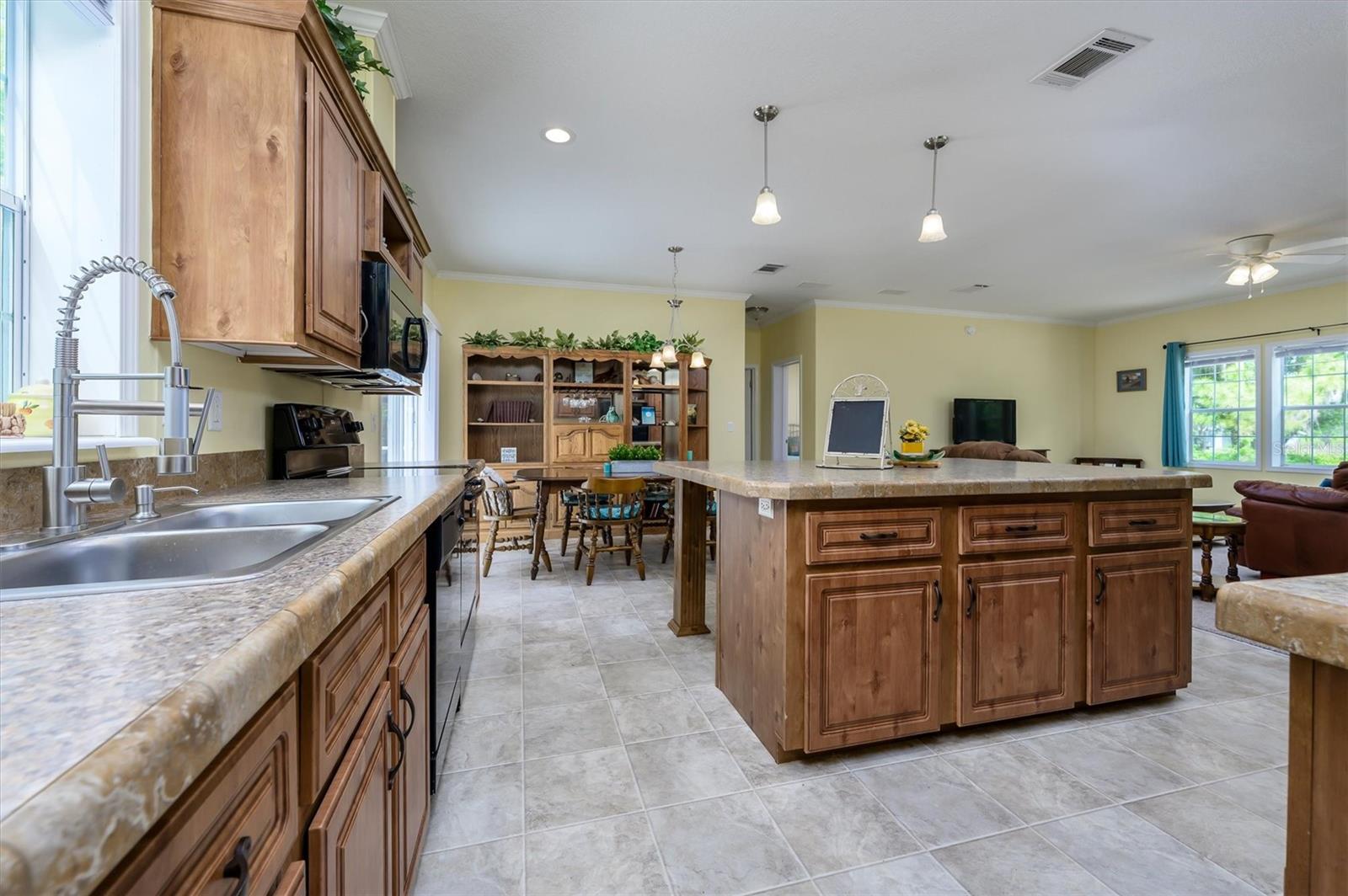 LAKESIDE ESTATES - Residential