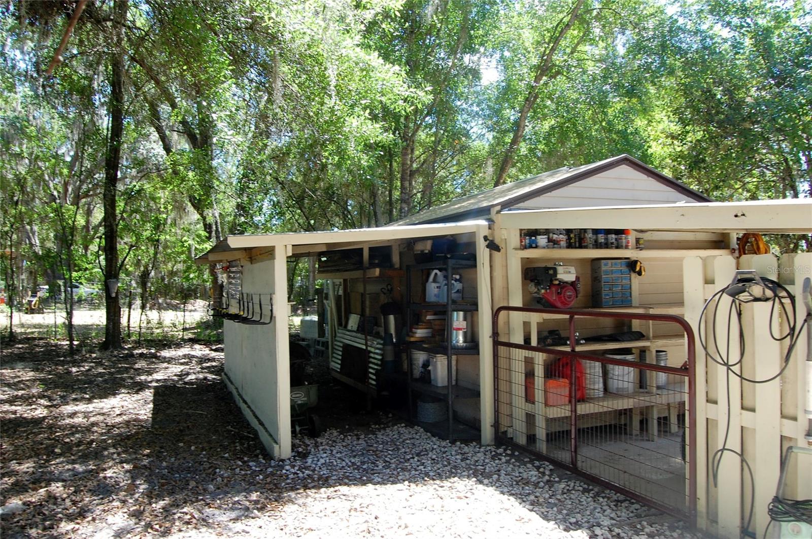 LAKESIDE ESTATES - Residential