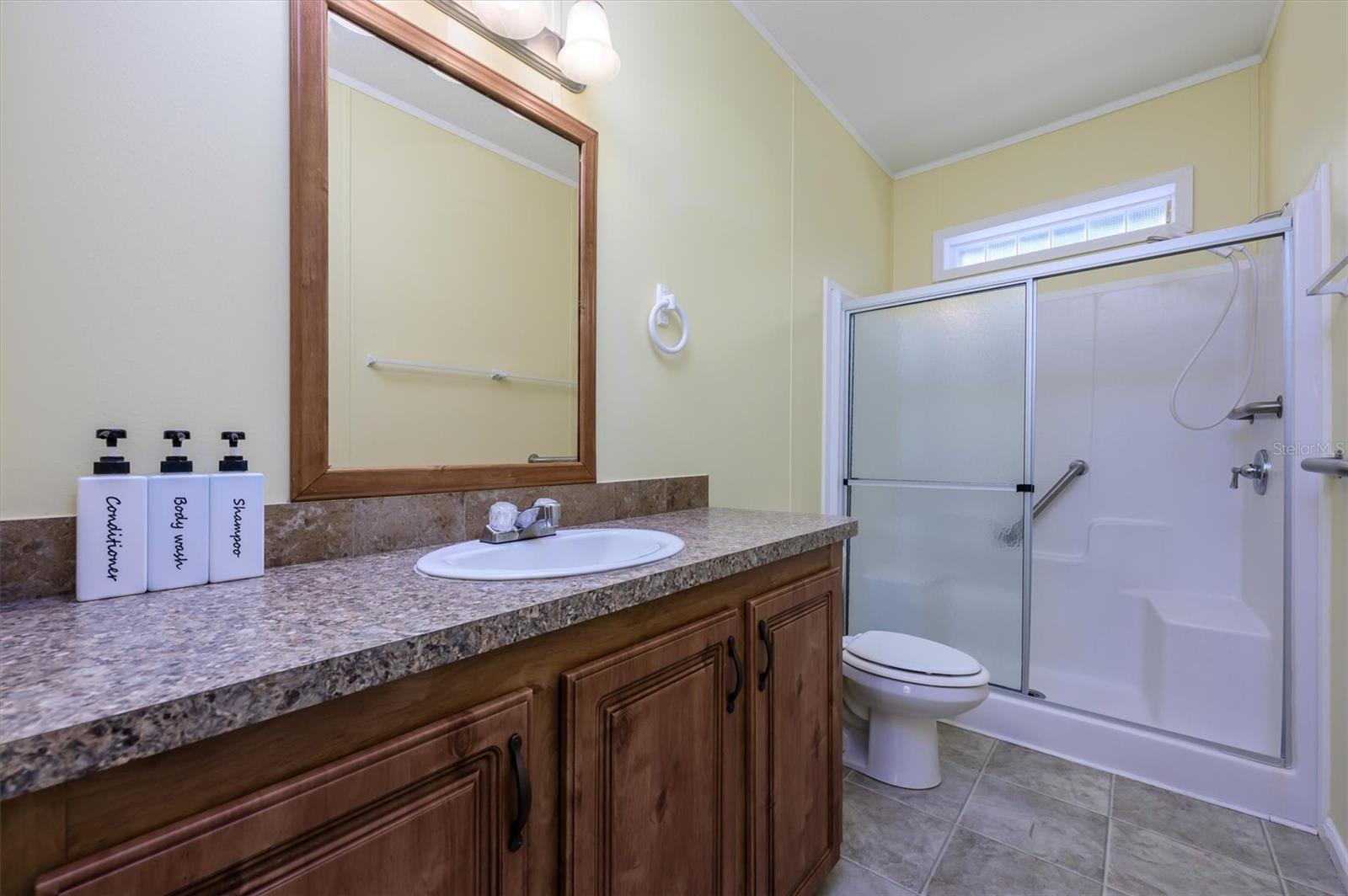 LAKESIDE ESTATES - Residential