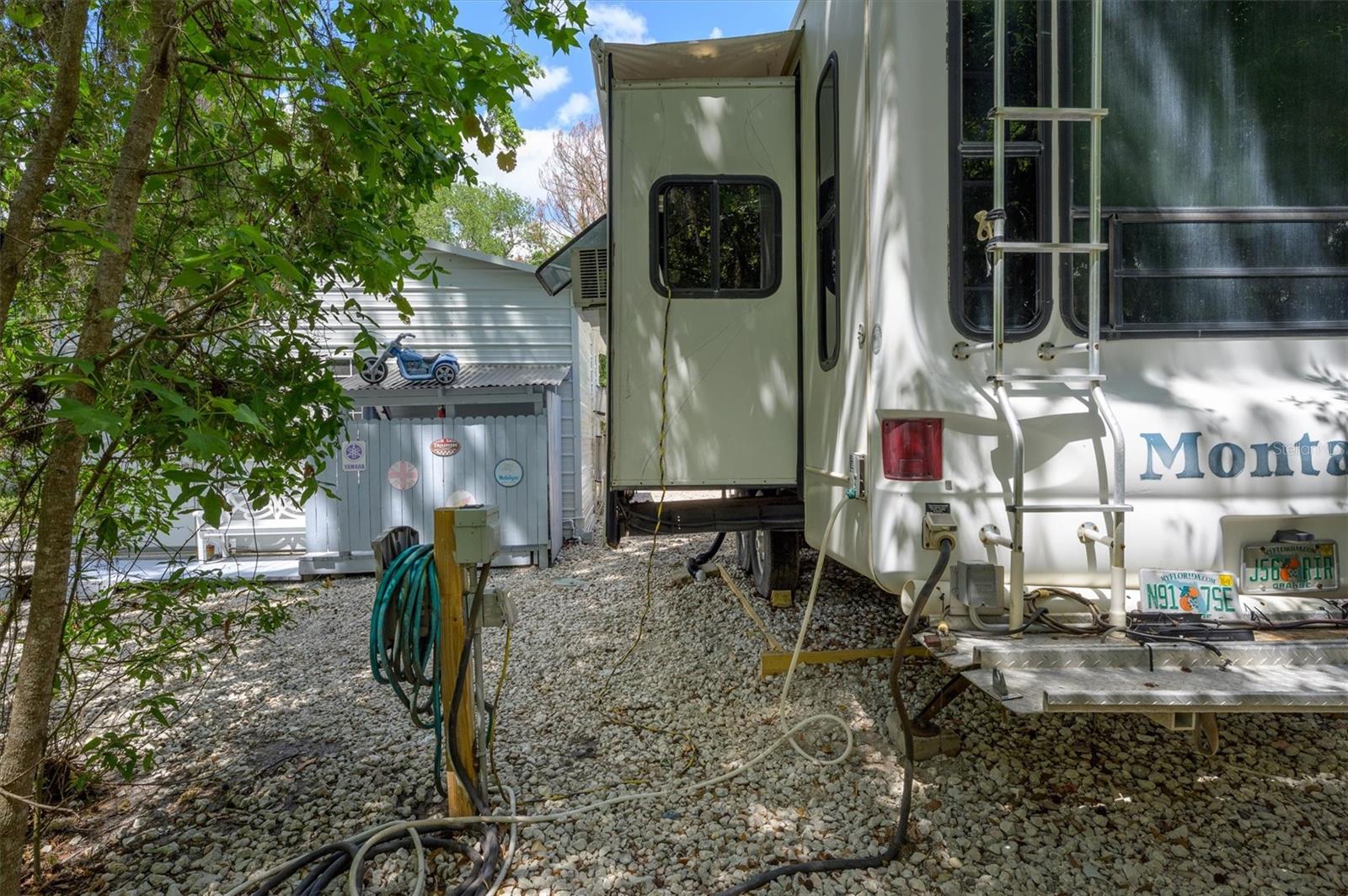 LAKESIDE ESTATES - Residential