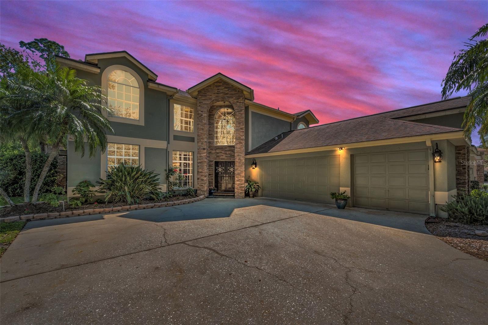 2075 WARWICK DRIVE