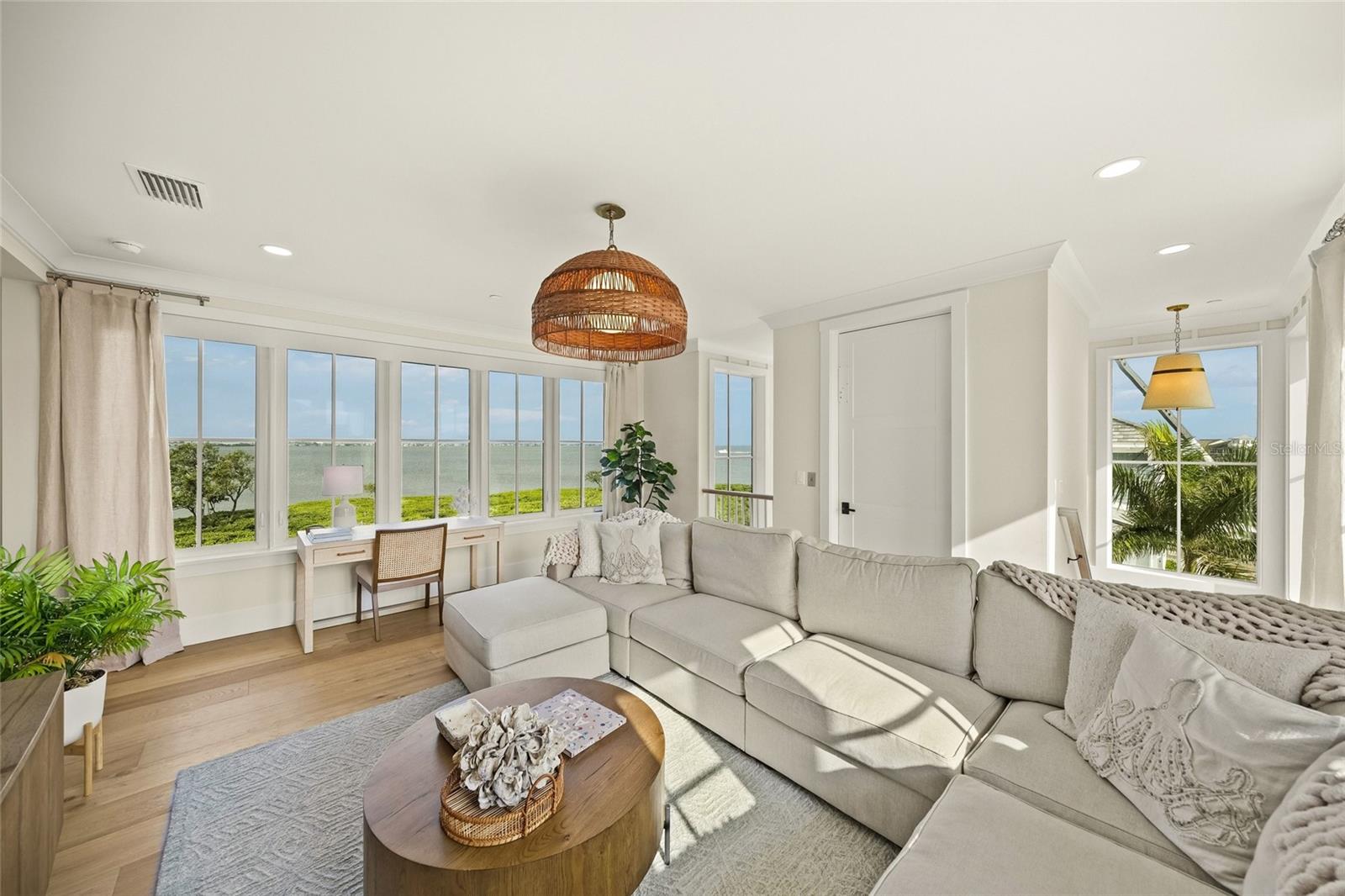 HARBOR SOUND - Residential