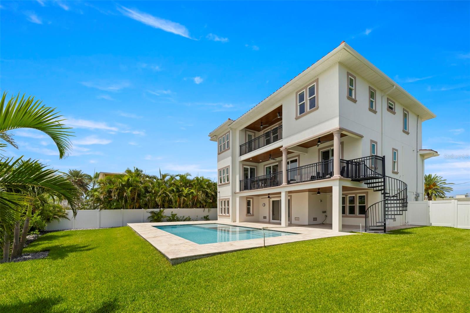 3141 HIBISCUS DRIVE W