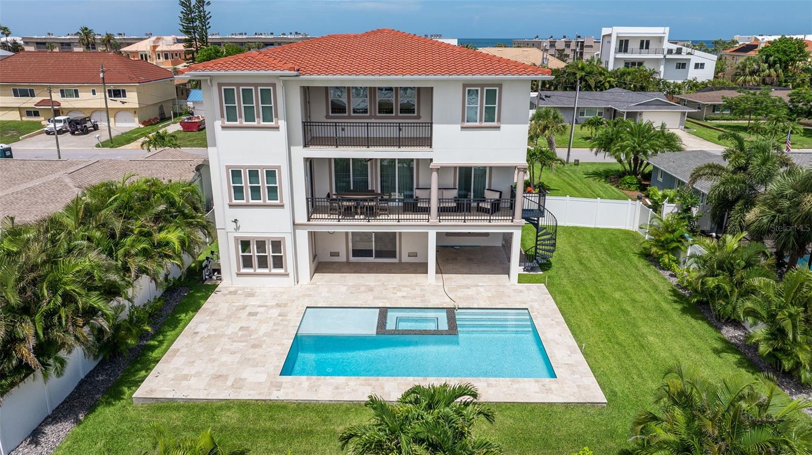 3141 HIBISCUS DRIVE W
