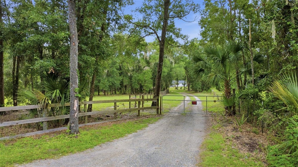 Photo of 1095 S Ridgewood Avenue, Deland, FL 32720 (MLS # V4951128)