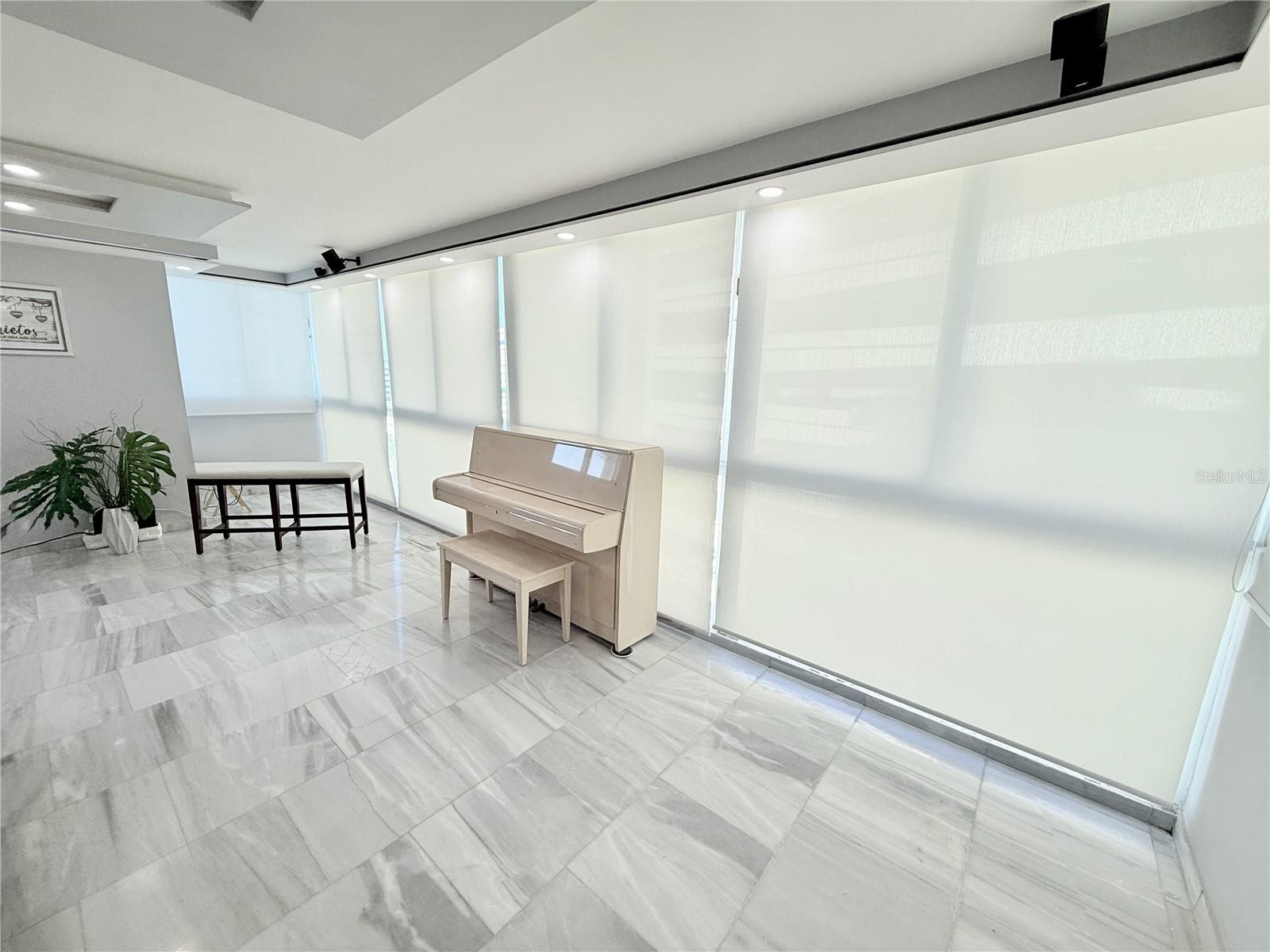 LOS PINOS COUNCIL OF OWNERS - Residential