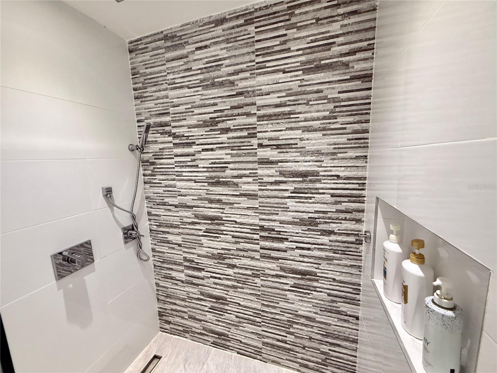 LOS PINOS COUNCIL OF OWNERS - Residential