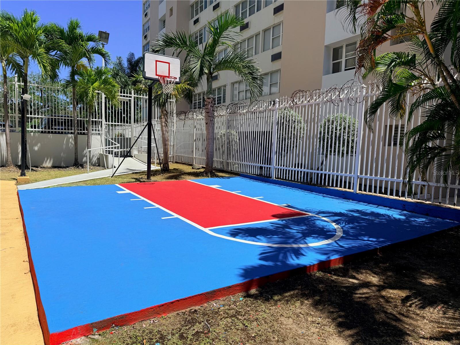 LOS PINOS COUNCIL OF OWNERS - Residential