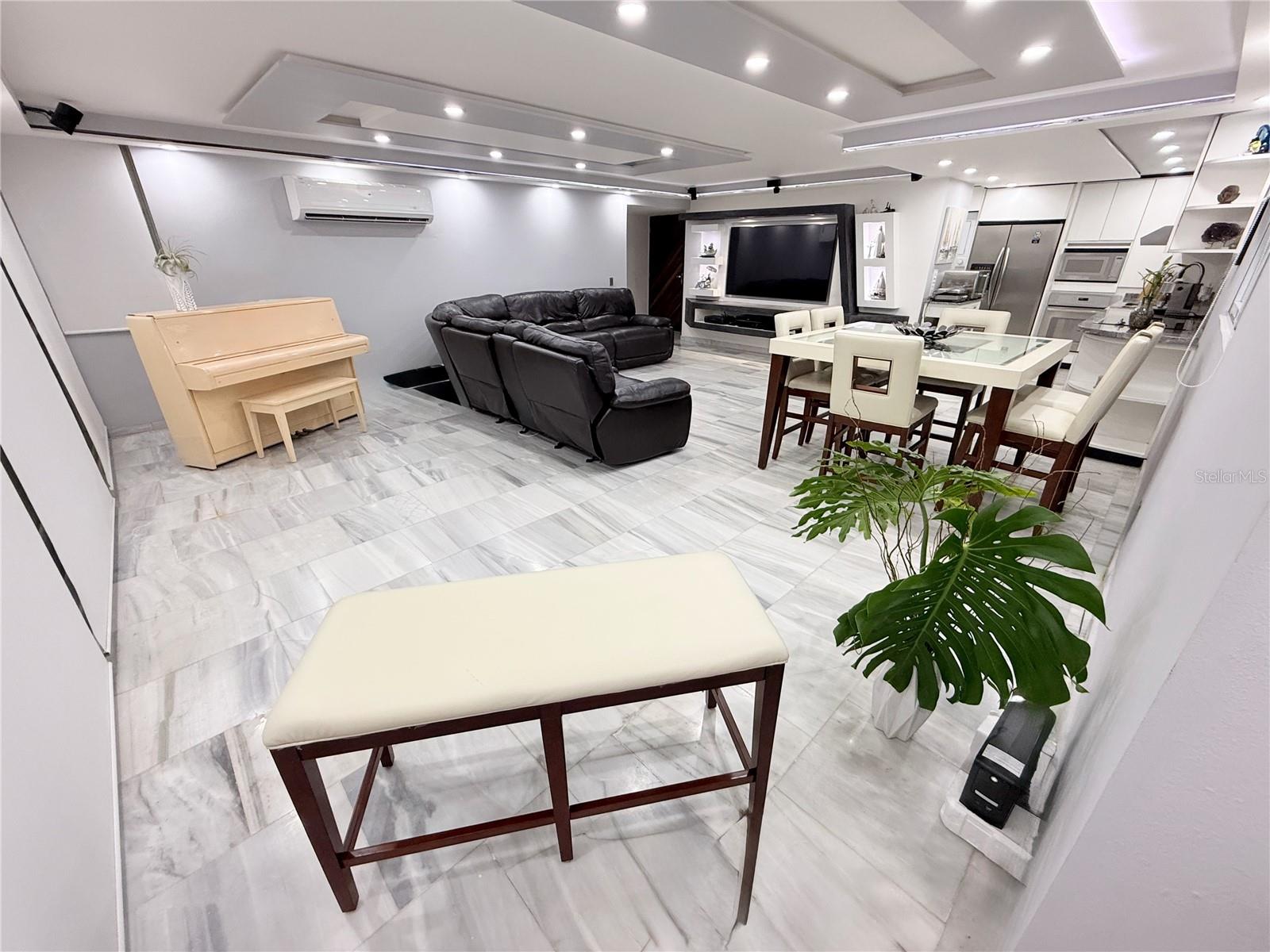 LOS PINOS COUNCIL OF OWNERS - Residential