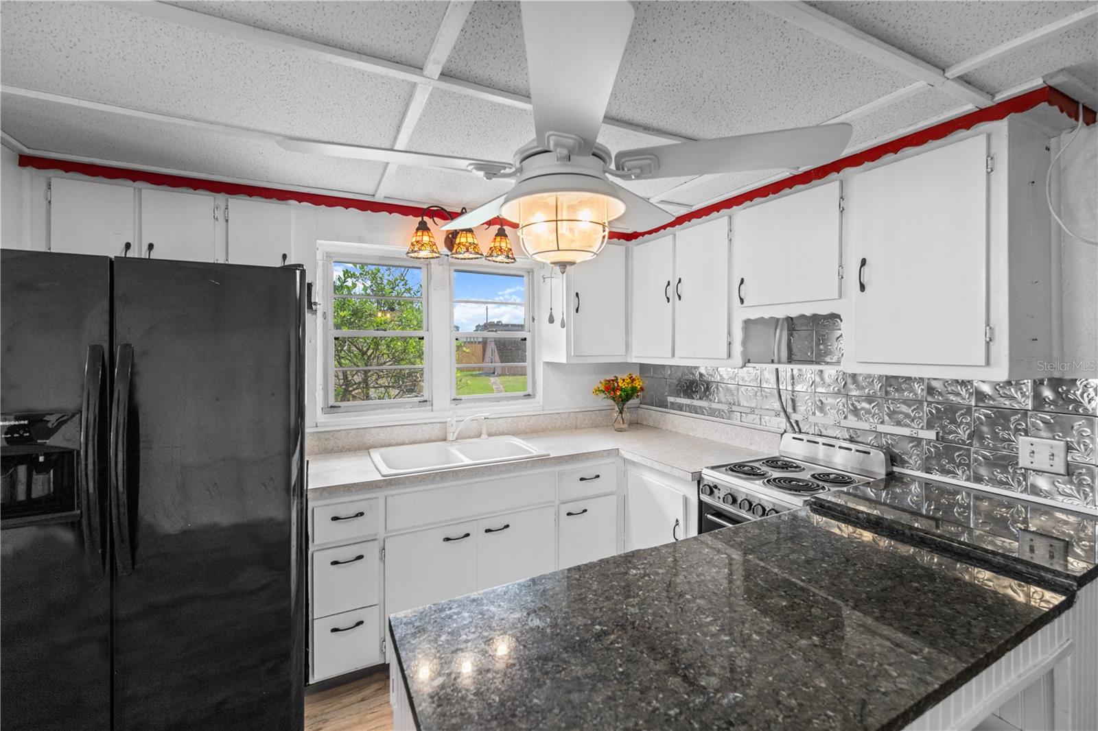 PINE GROVE PARK - Residential