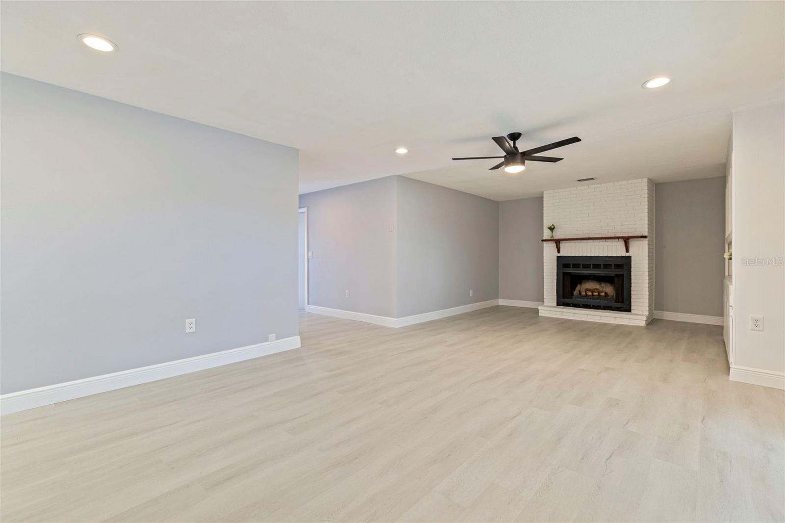 SEVEN SPGS HOMES - Residential