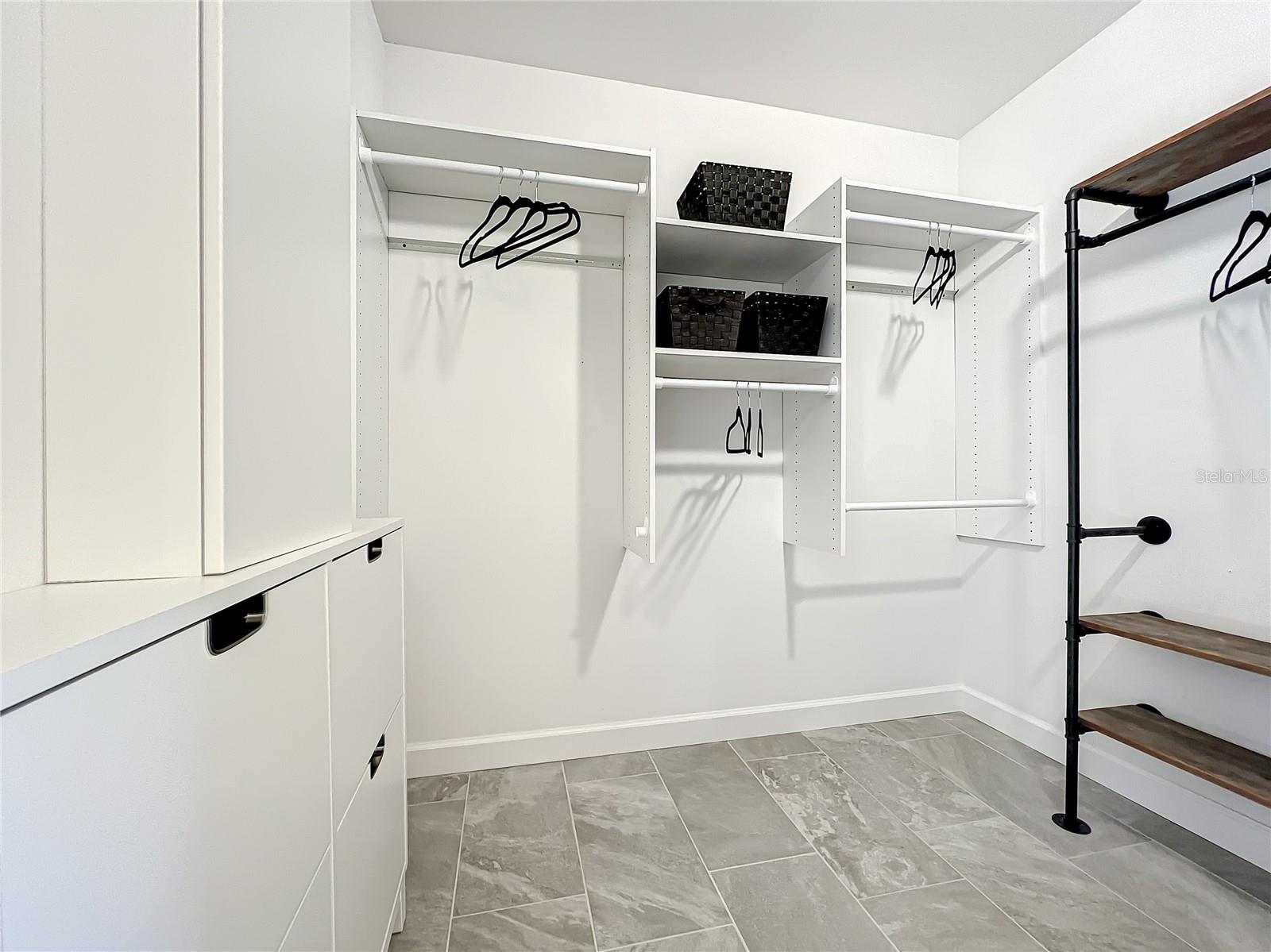 GRANADA VILLAS PH 01 - Residential