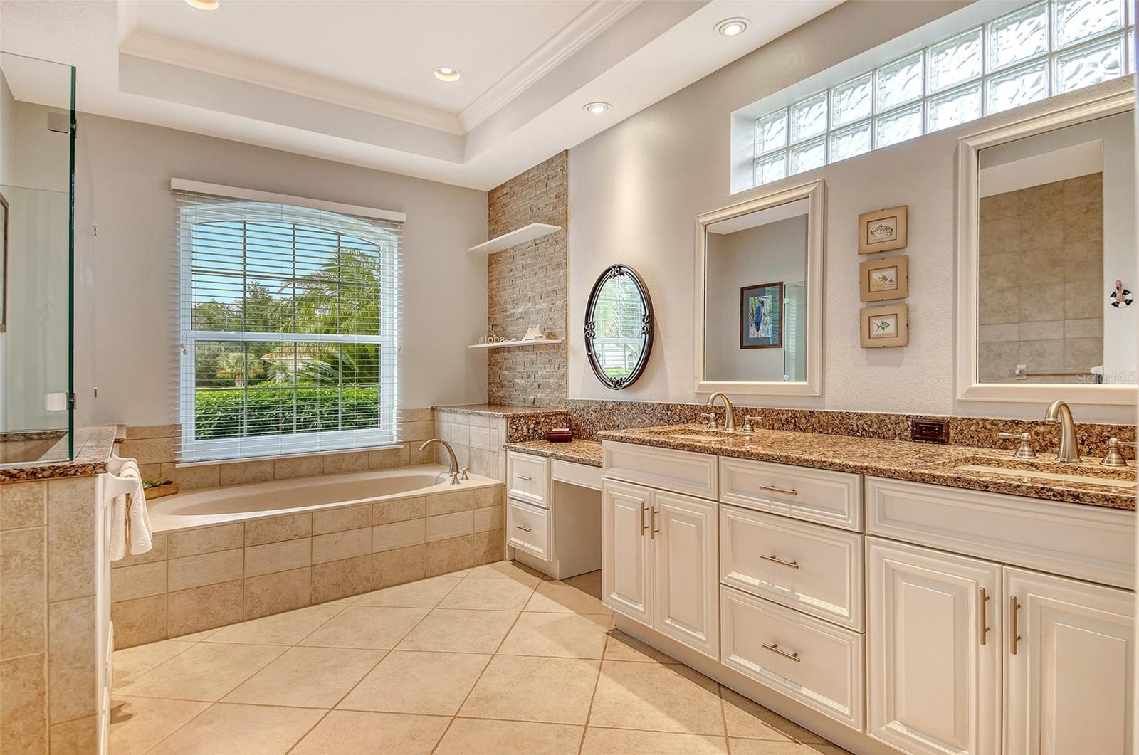 LAKEWOOD RANCH COUNTRY CLUB - Residential