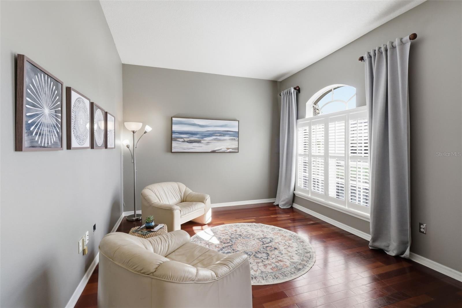 SWANN LAKE - Residential