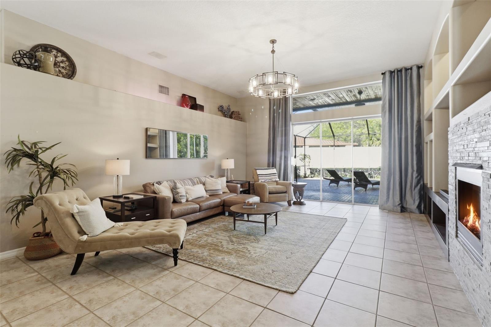 SWANN LAKE - Residential