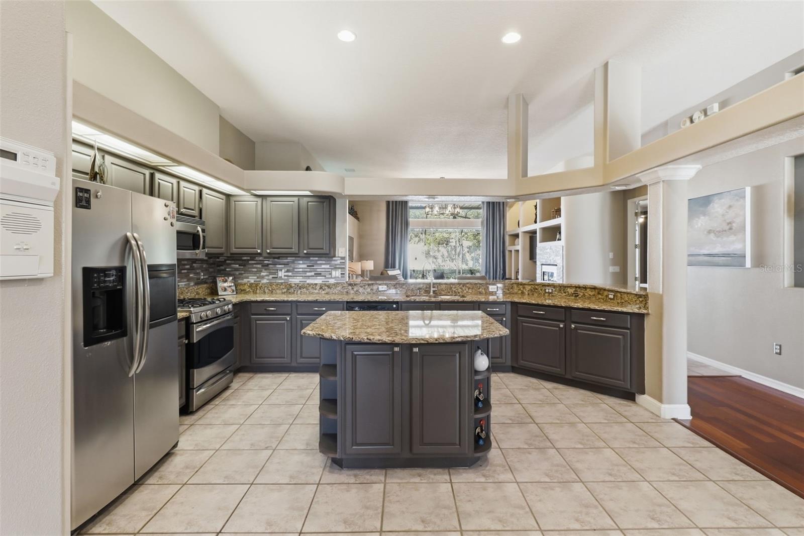 SWANN LAKE - Residential