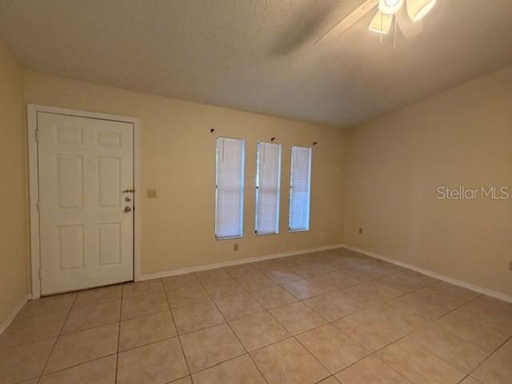 Photo of 32818 Lake Square Court #10, Leesburg, FL 34788 (MLS # G5111827)