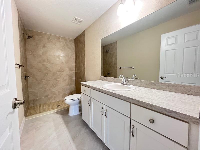 ROLLING RANCH ESTATE - Residential Lease