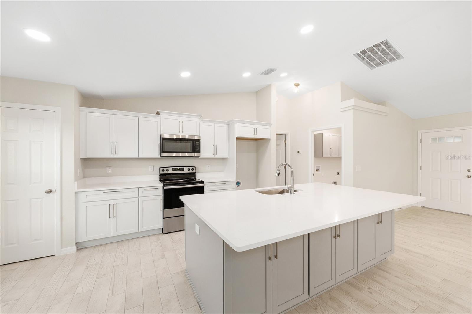 SILVER SPGS SHORES UN 32 - Residential