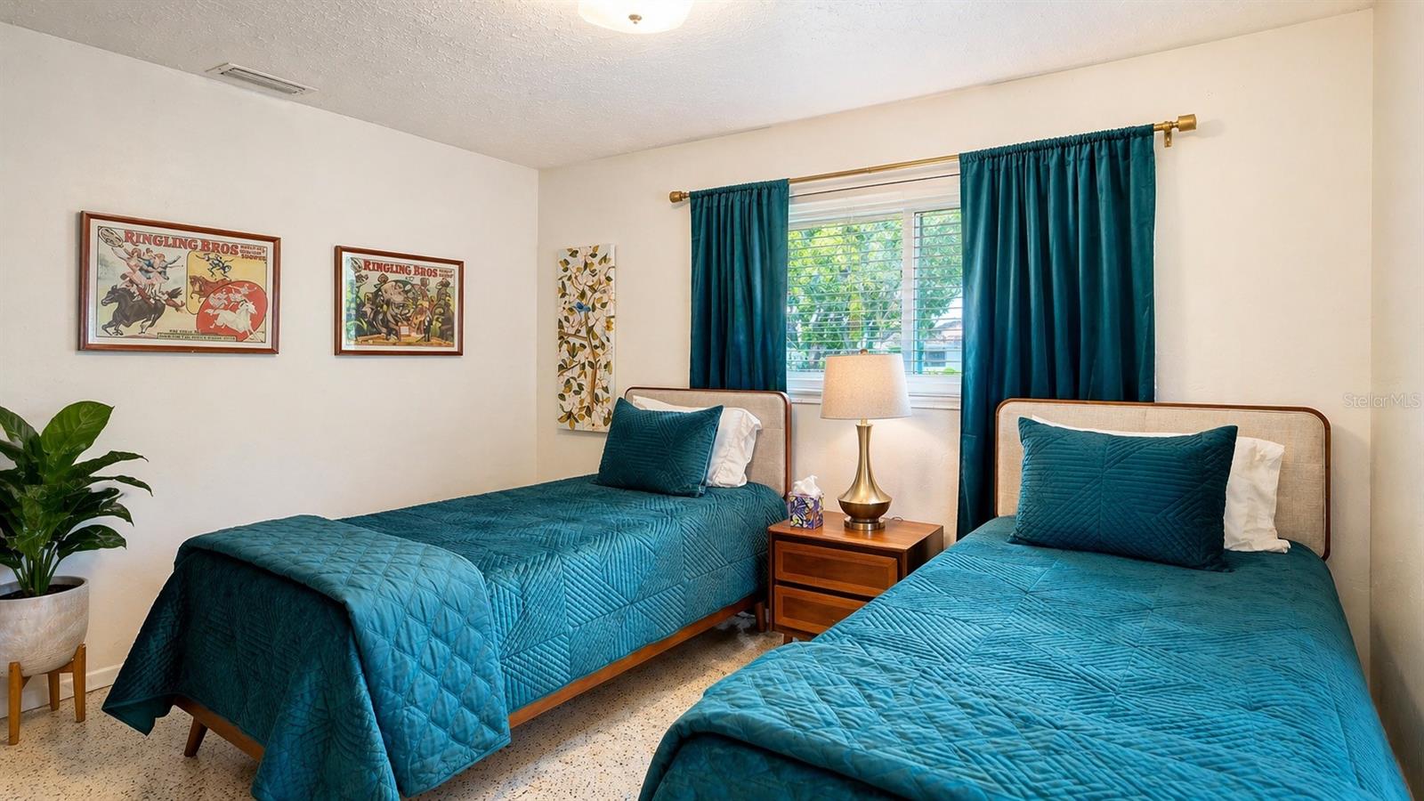 SOUTH GATE - Residential