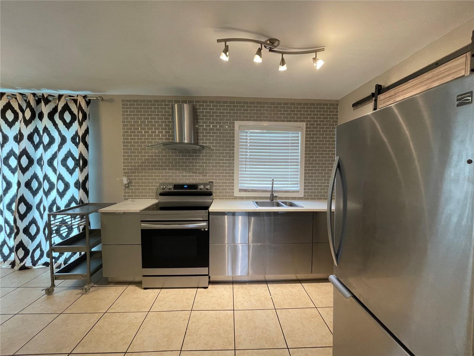 RICHMOND ESTATES - Residential Lease