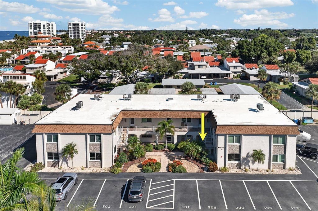 Photo of 620 Flamingo Drive #105, Venice, FL 34285 (MLS # C7531983)