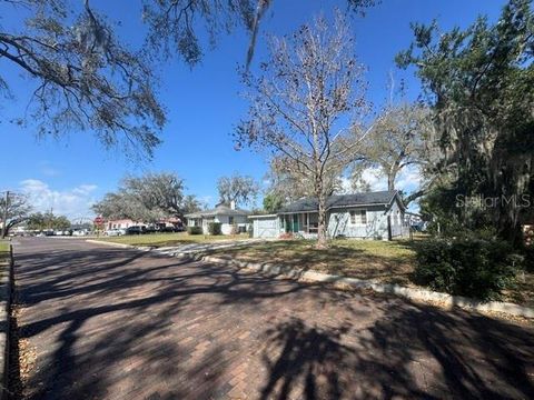 A home in LAKELAND