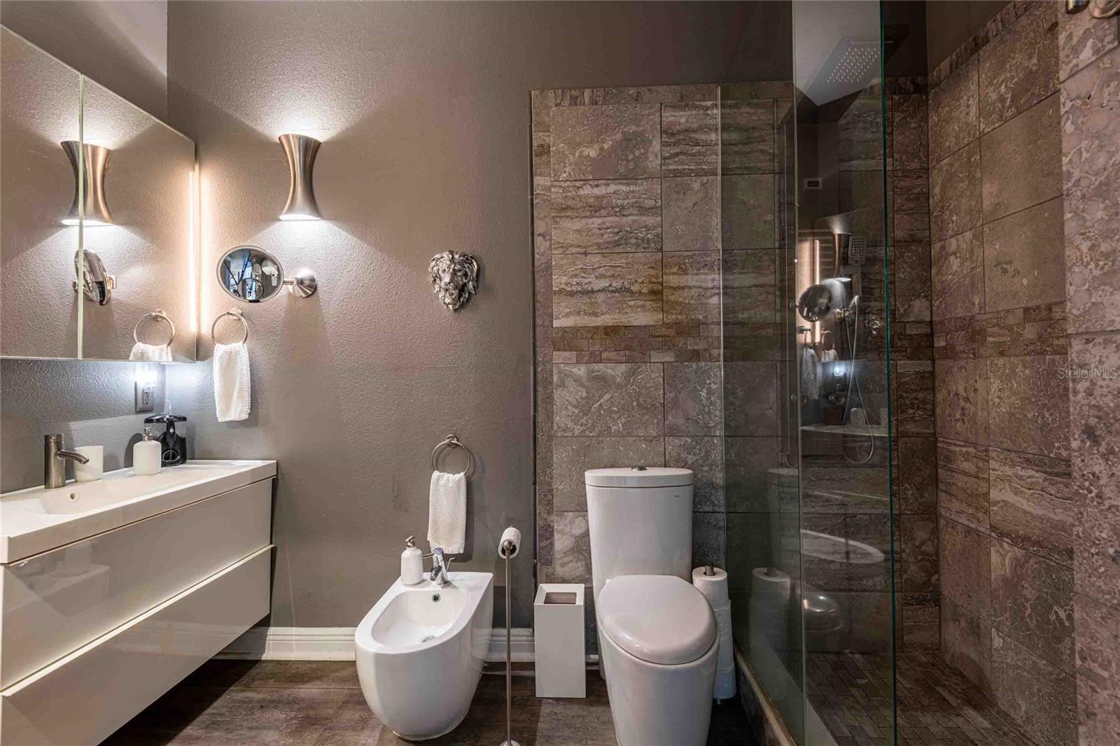 CALIENTE APARTMENTS CONDO - Residential