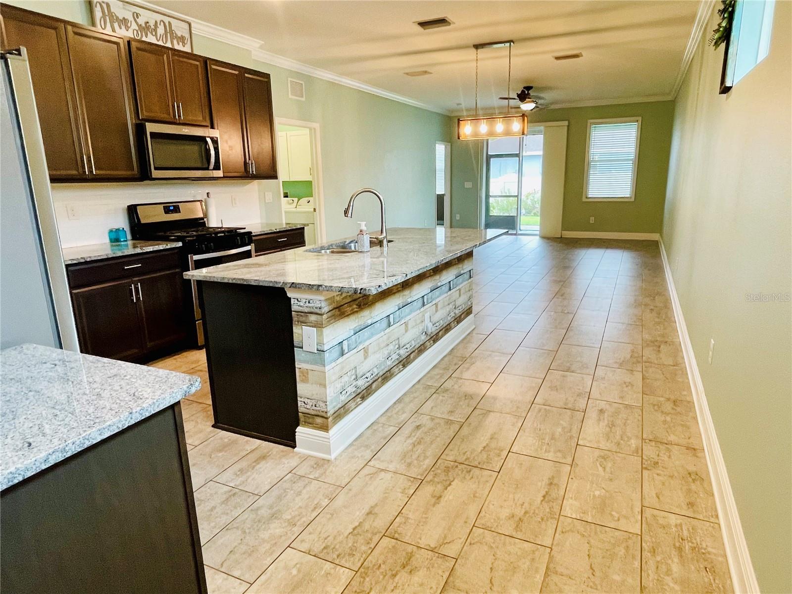 5635 LOS ROBLES COURT