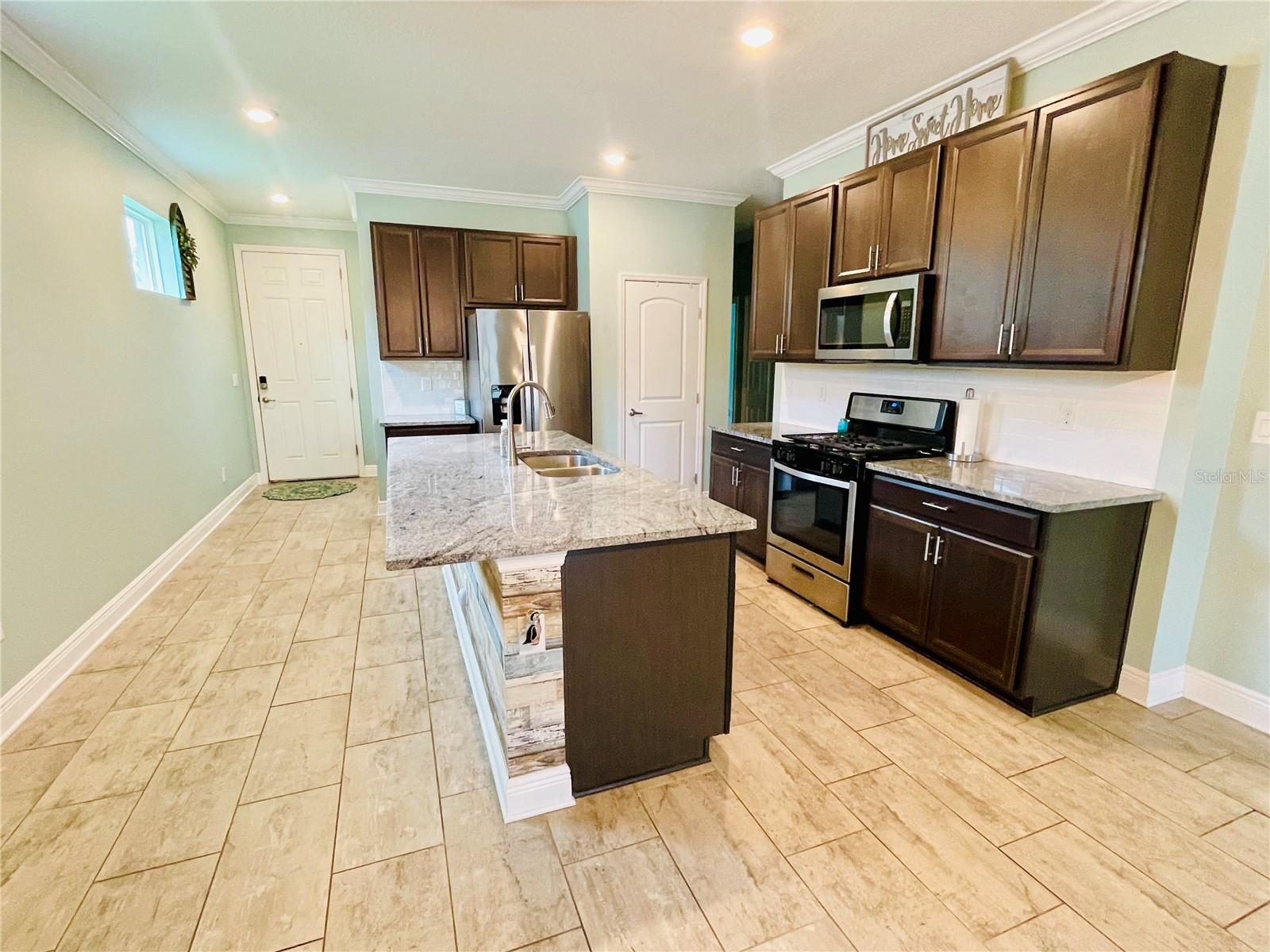 5635 LOS ROBLES COURT