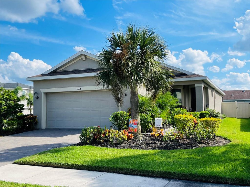 Photo of 5635 Los Robles Court, Palmetto, FL 34221 (MLS # A4657722)