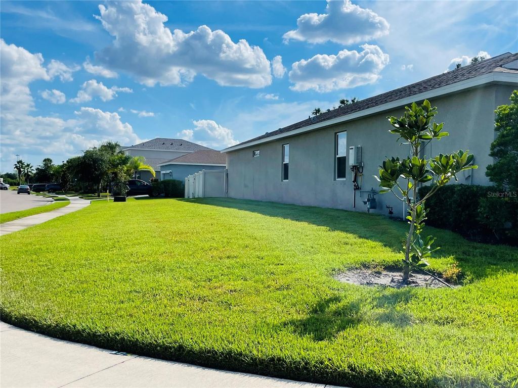 Photo of 5635 Los Robles Court, Palmetto, FL 34221 (MLS # A4657722)