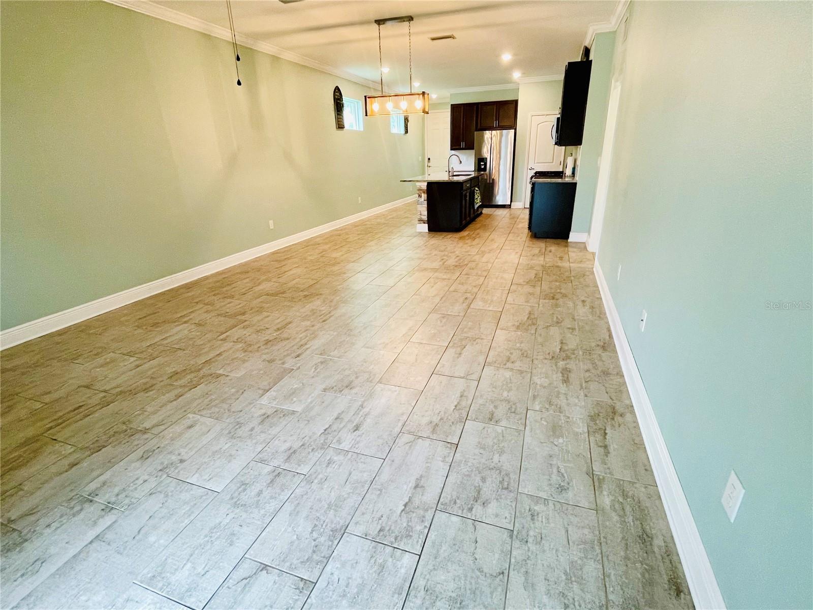 5635 LOS ROBLES COURT