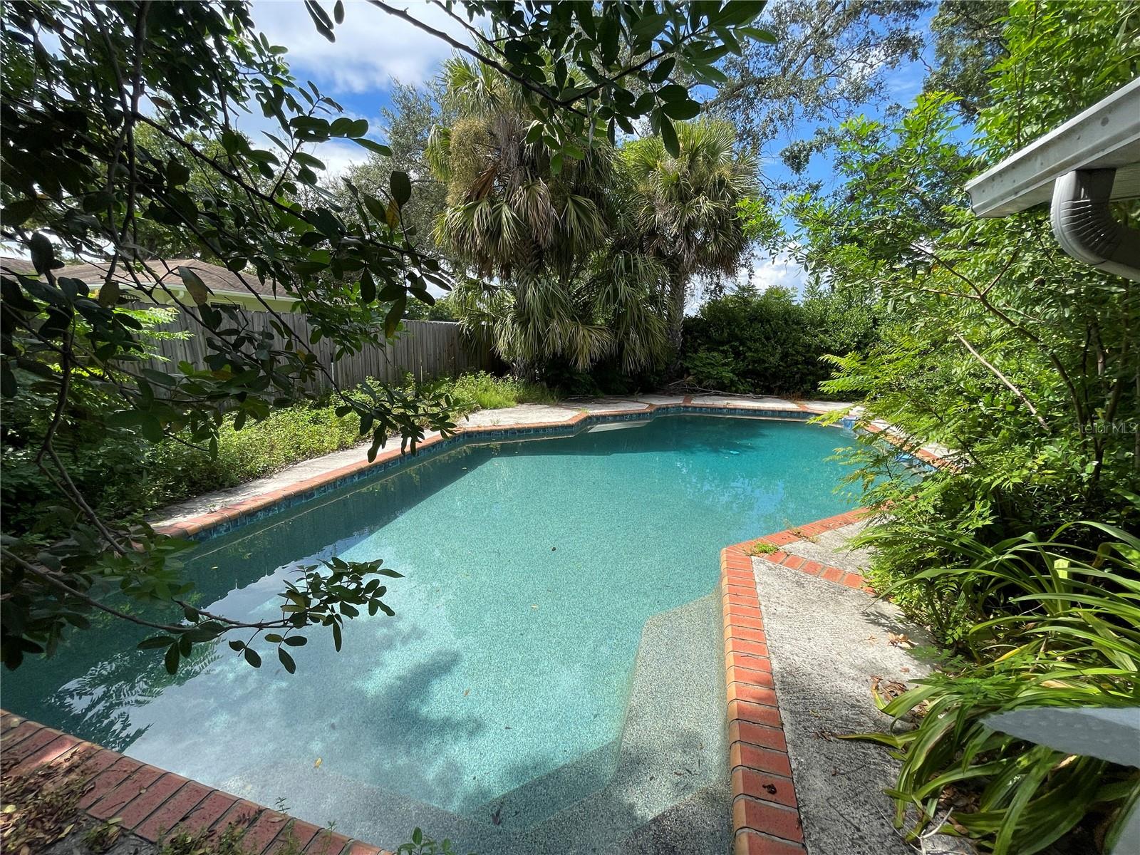 622 SPRING OAKS BOULEVARD