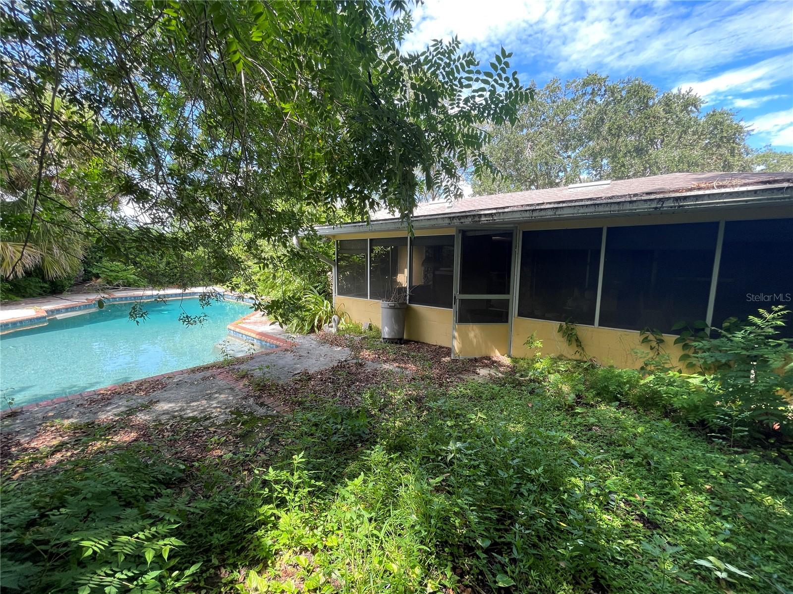 622 SPRING OAKS BOULEVARD