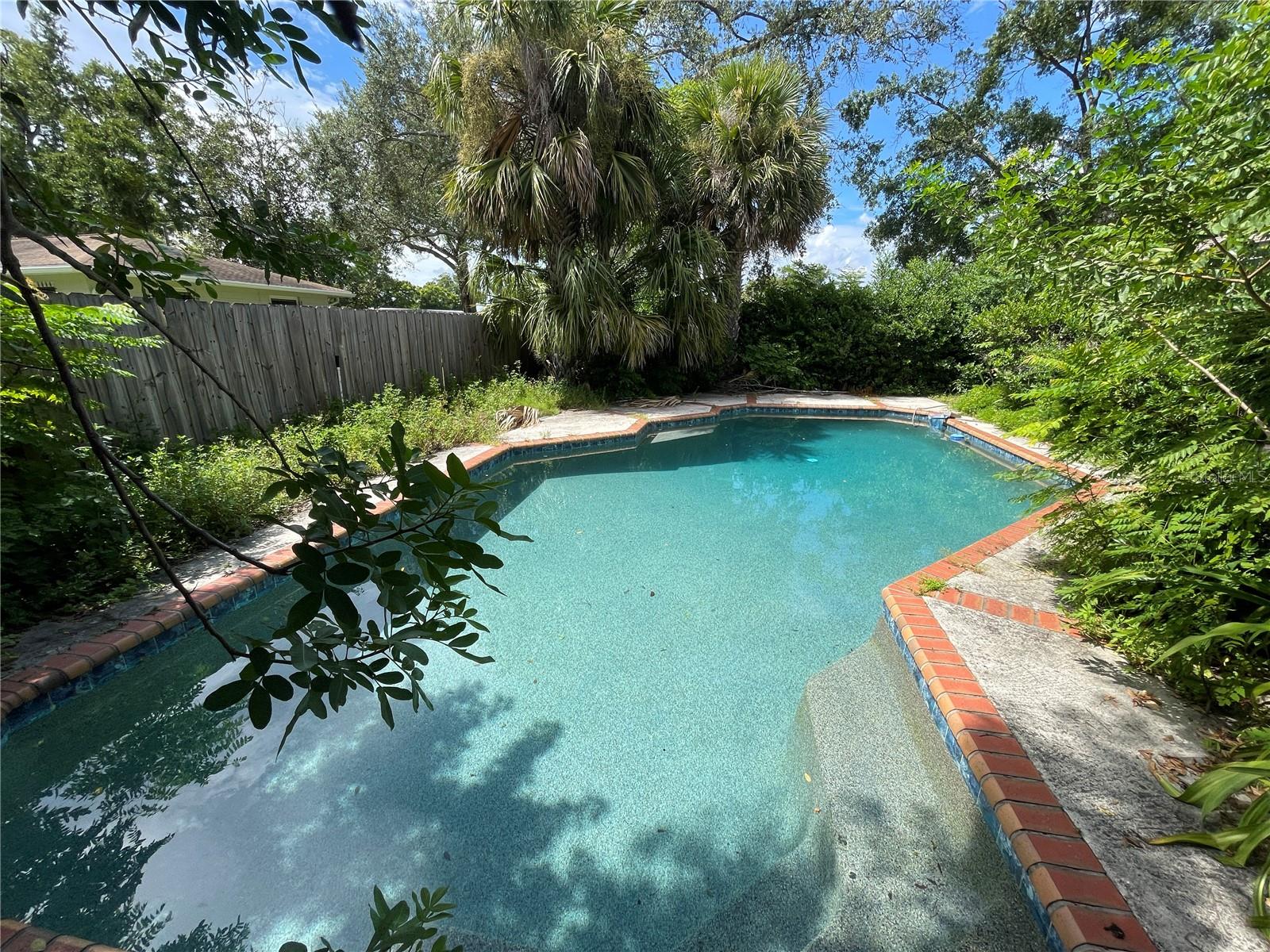 622 SPRING OAKS BOULEVARD