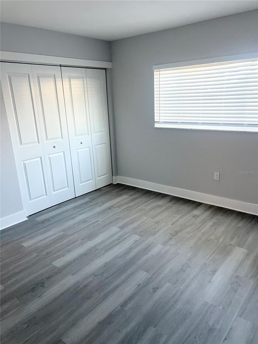 LAKE OVERLOOK APTS - Residential