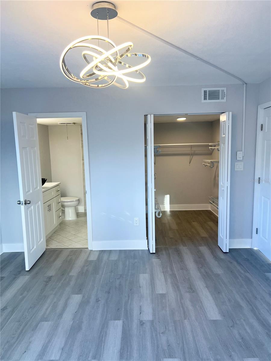 LAKE OVERLOOK APTS - Residential
