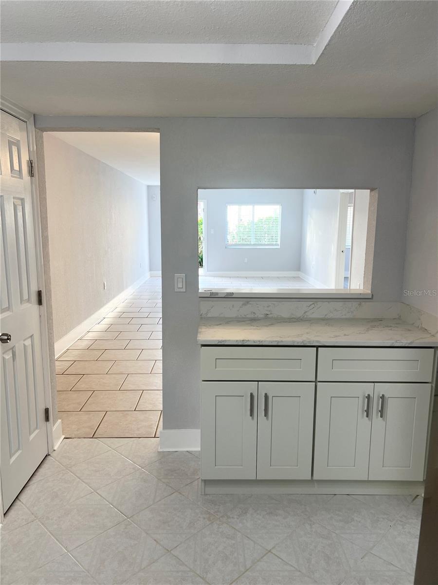 LAKE OVERLOOK APTS - Residential