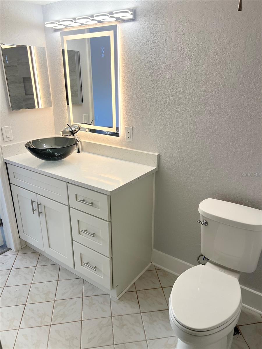 LAKE OVERLOOK APTS - Residential