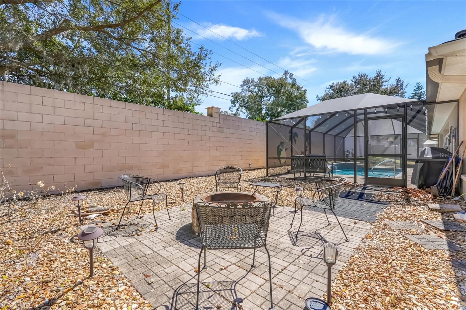 SUNSET CHASE - Residential