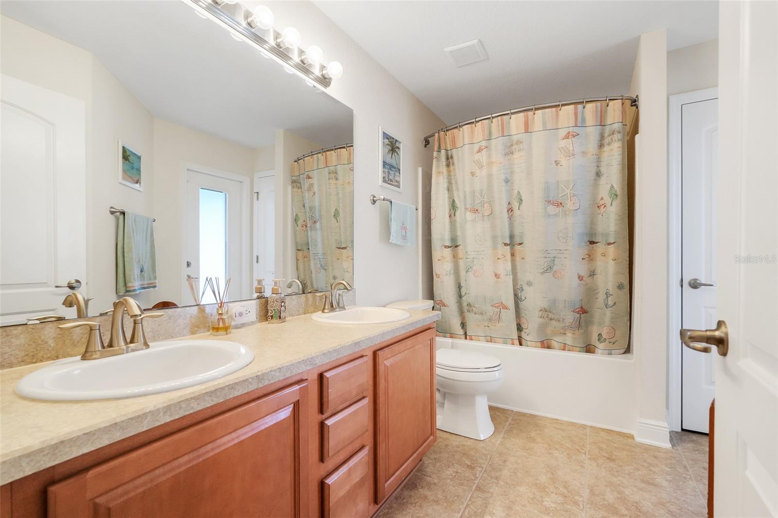 SUNSET CHASE - Residential