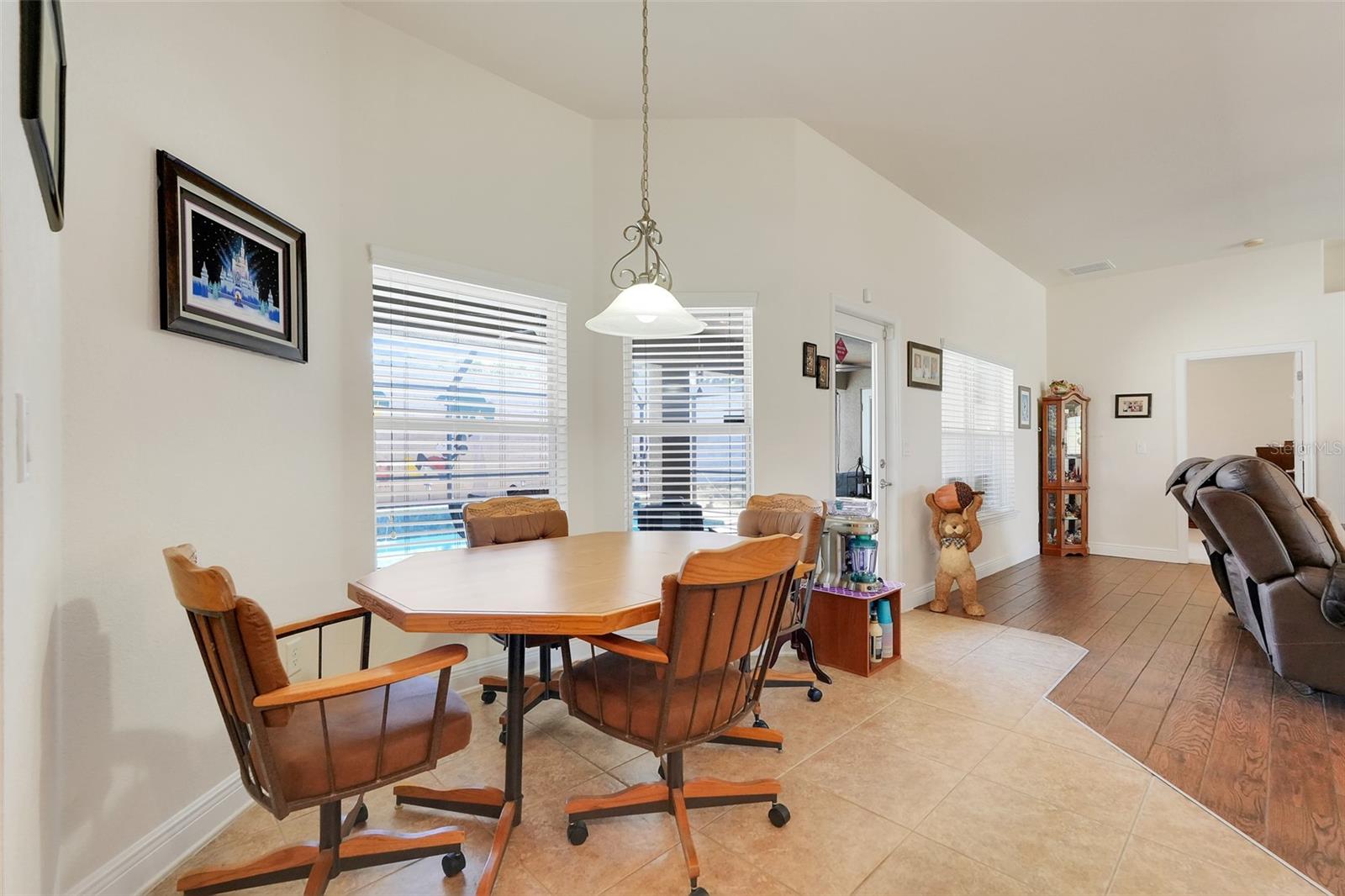 SUNSET CHASE - Residential