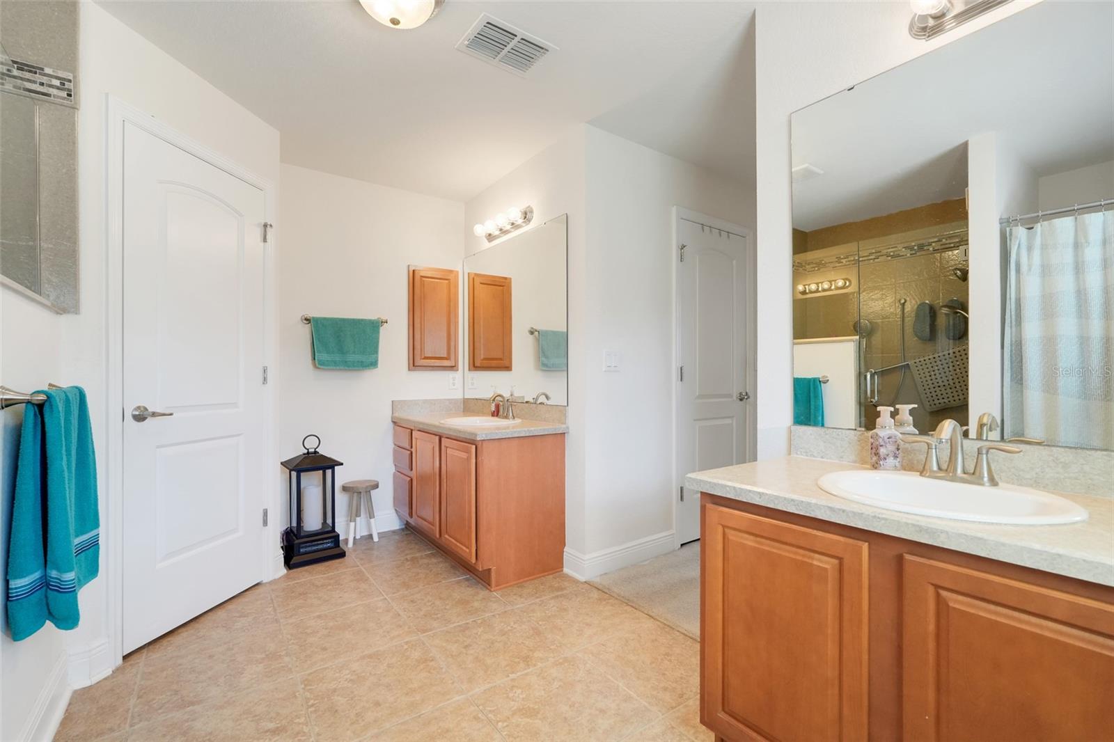 SUNSET CHASE - Residential