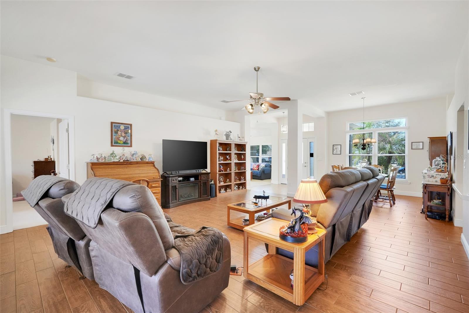 SUNSET CHASE - Residential