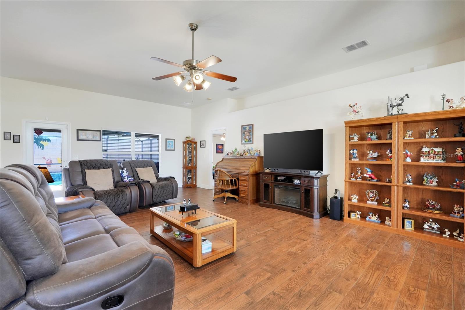 SUNSET CHASE - Residential